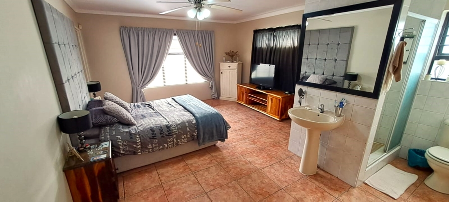 5 Bedroom Property for Sale in Noorsekloof Eastern Cape